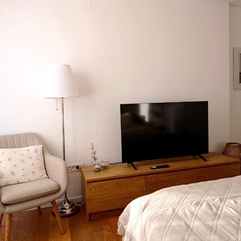 Chic & Comfy Hideaway in the Heart of the City - One-Bedroom Apartment - 79
