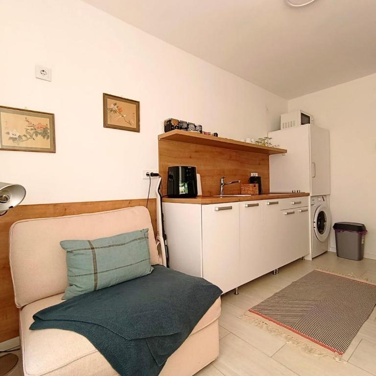 Chic & Comfy Hideaway in the Heart of the City - One-Bedroom Apartment - 60
