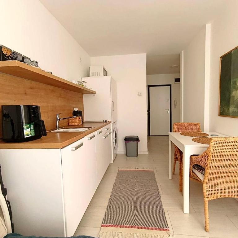 Chic & Comfy Hideaway in the Heart of the City - One-Bedroom Apartment - 72