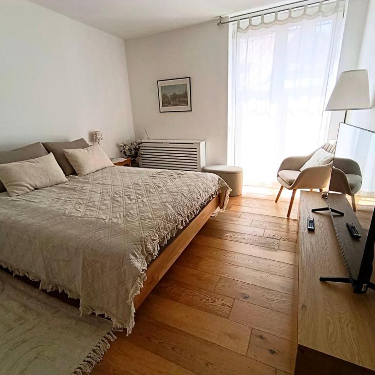 Chic & Comfy Hideaway in the Heart of the City - One-Bedroom Apartment - 62