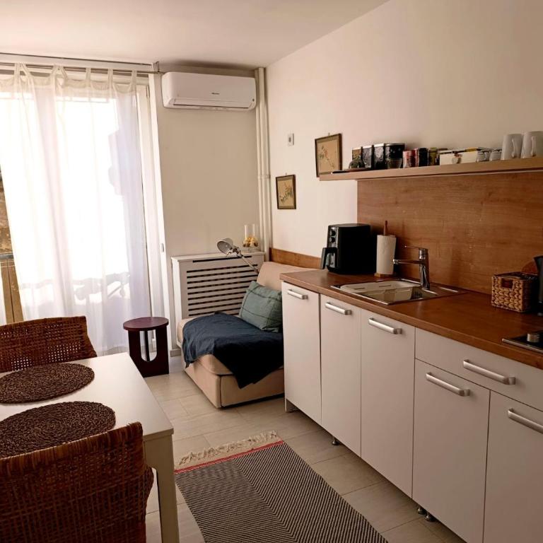 Chic & Comfy Hideaway in the Heart of the City - One-Bedroom Apartment - 74