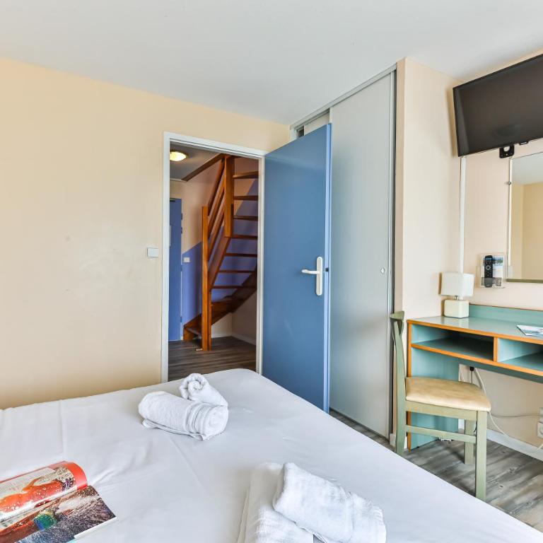 Village Club La Rivière CapFrance - Chambre Quadruple avec Douche - 2