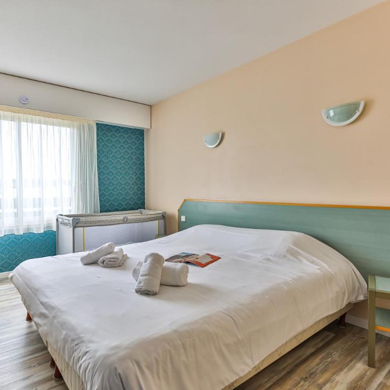 Village Club La Rivière CapFrance - Chambre Quadruple avec Douche - 4