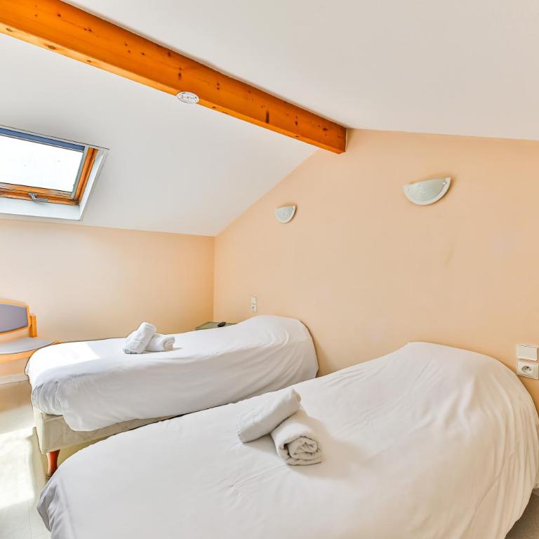 Village Club La Rivière CapFrance - Chambre Quadruple avec Douche - 6