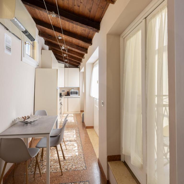BolognaRoomscom - Santo Stefano Apartments - Apartment with Balcony and Lift - 11