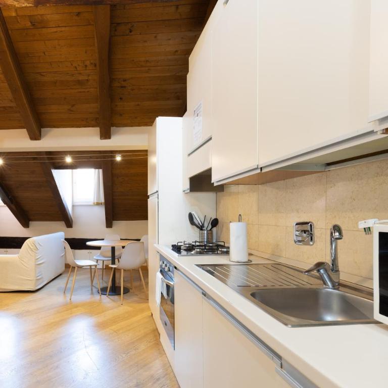 BolognaRoomscom - Santo Stefano Apartments - Attic with Terrace, panoramic view and lift - 11