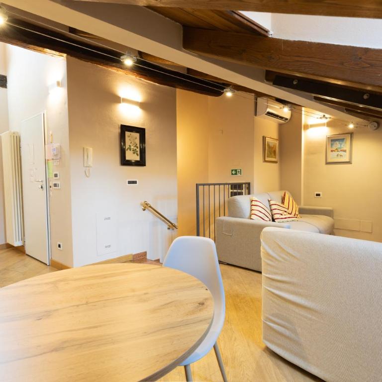 BolognaRoomscom - Santo Stefano Apartments - Attic with Terrace, panoramic view and lift - 2