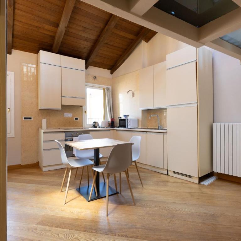 BolognaRoomscom - Santo Stefano Apartments - Deluxe Penthouse with Terrace - Split Level - 2