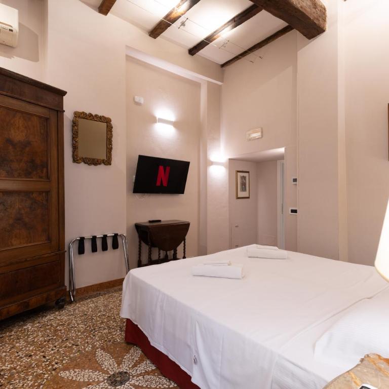 BolognaRoomscom - Santo Stefano Apartments - Ground Floor Studio with Courtyard View - 7