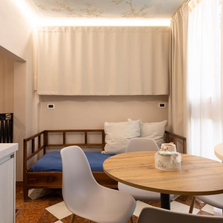 BolognaRoomscom - Santo Stefano Apartments - Ground Floor Studio with Courtyard View - 3