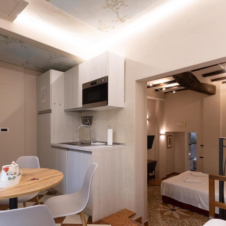 BolognaRoomscom - Santo Stefano Apartments - Ground Floor Studio with Courtyard View - 8