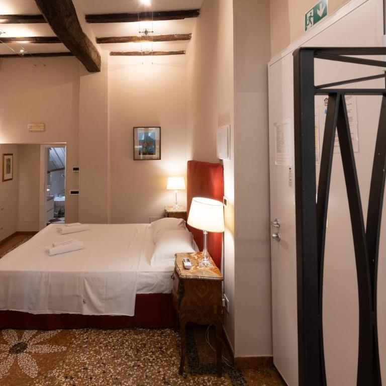 BolognaRoomscom - Santo Stefano Apartments - Ground Floor Studio with Courtyard View - 6
