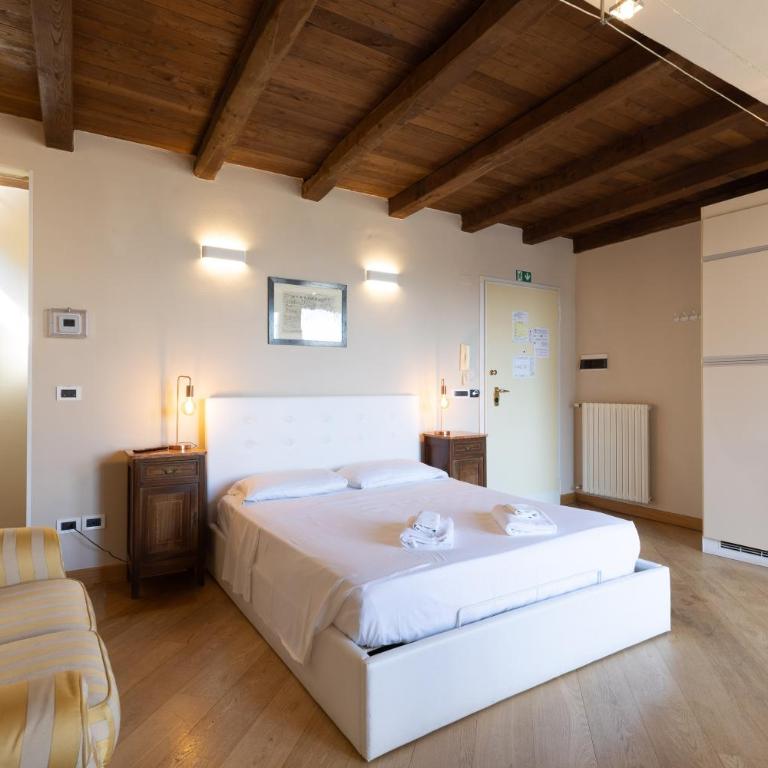 BolognaRoomscom - Santo Stefano Apartments - Studio with Terrace, Panoramic View and Lift - 7