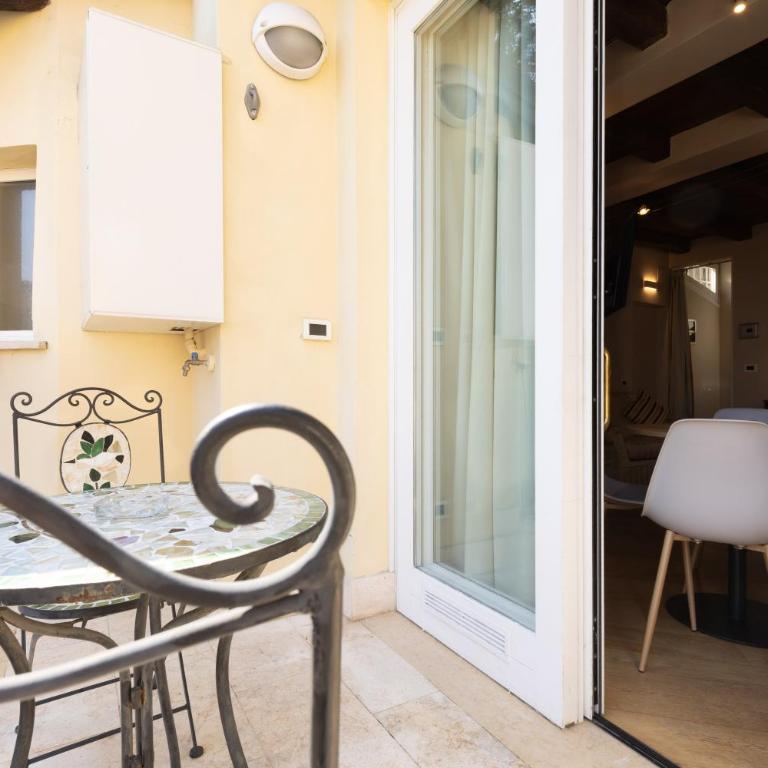 BolognaRoomscom - Santo Stefano Apartments - Studio with Terrace, Panoramic View and Lift - 6