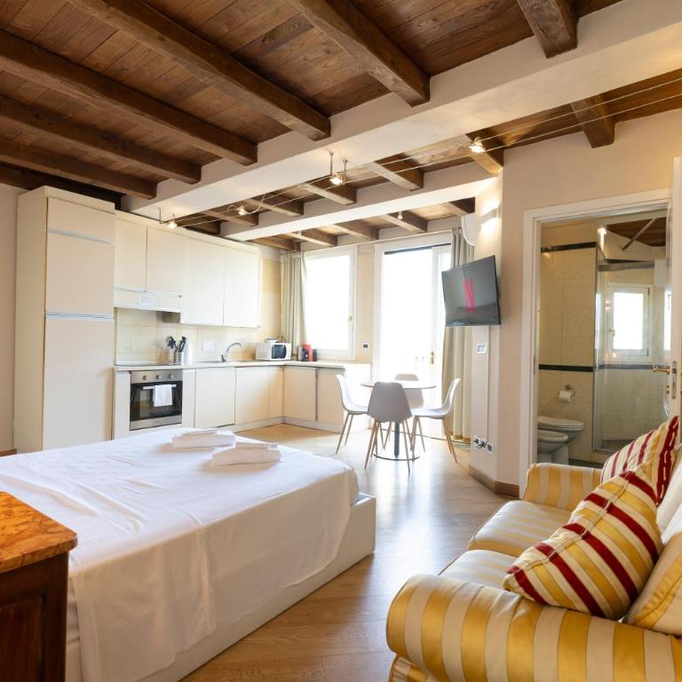 BolognaRoomscom - Santo Stefano Apartments - Studio with Terrace, Panoramic View and Lift - 1