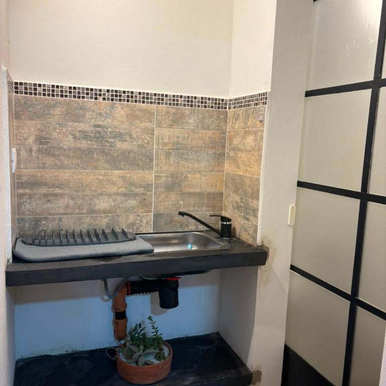 Monoambiente en casa quinta - Apartamento de 1 dormitorio - 4