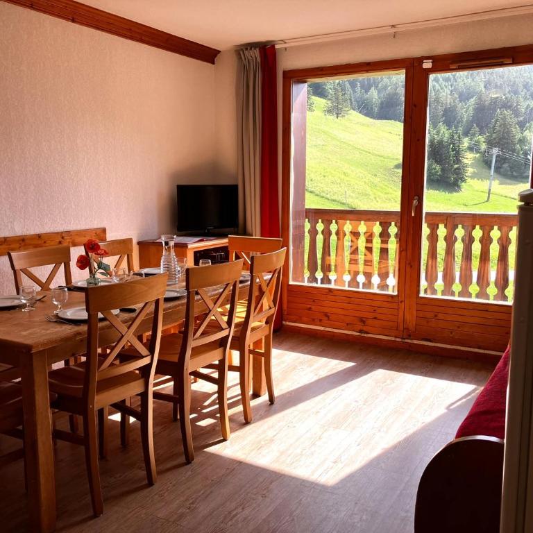 Résidence Lagrange Vacances Les Valmonts de Val Cenis - Appartement 2 Chambres avec Alcôve (8 Adultes) - 9
