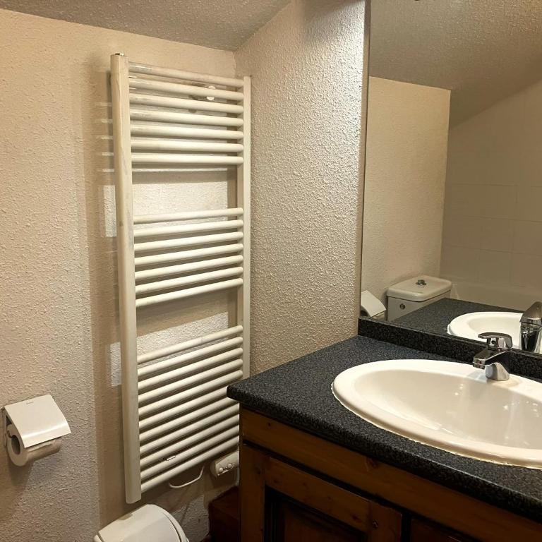 Résidence Lagrange Vacances Les Valmonts de Val Cenis - Appartement 2 Chambres avec Alcôve (8 Adultes) - 11