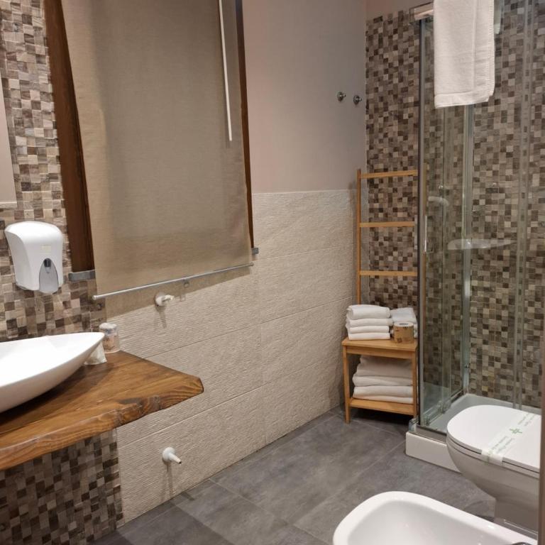 B&B La Grotta - Camera Familiare con Bagno Privato - 1