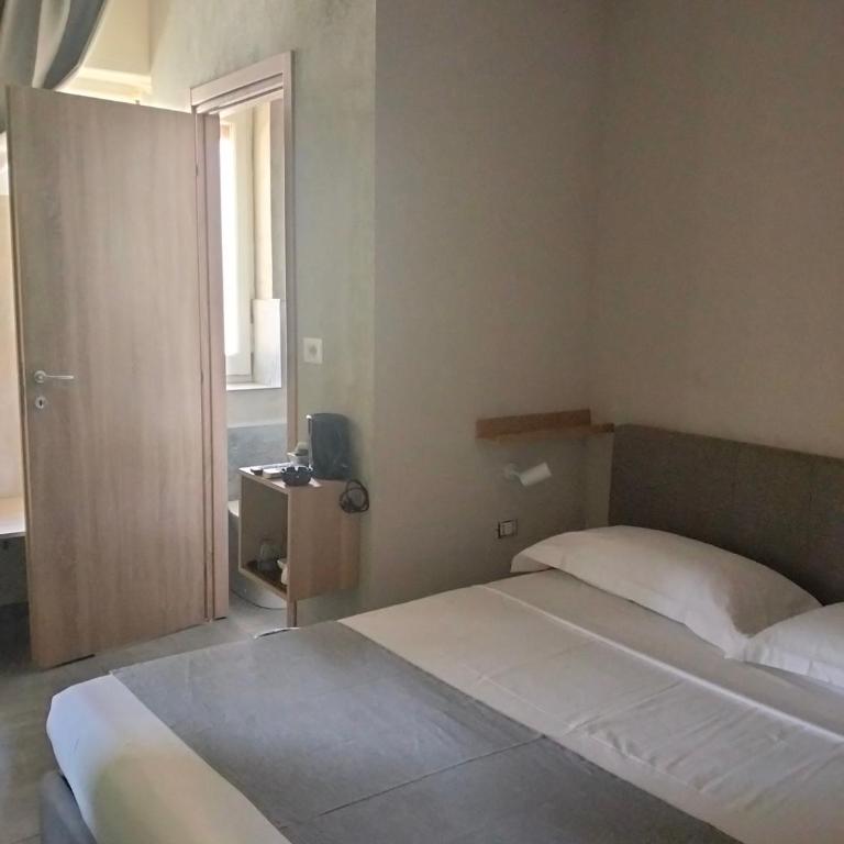 Home 65 Catania - Double Room with Private Bathroom - 2