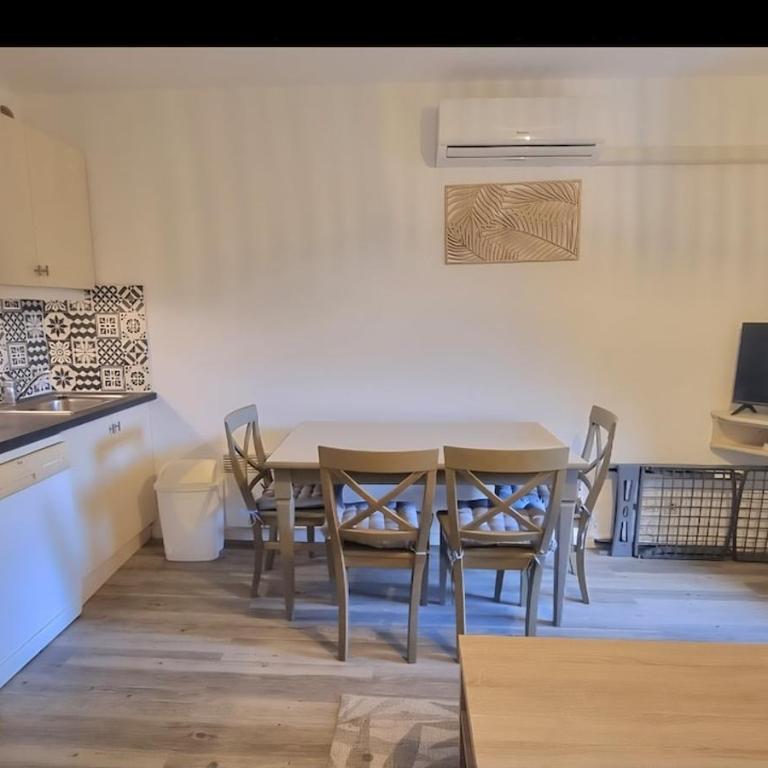 Chez K&D Appartement cocooning, piscine, tennis - Appartement - Vue sur Jardin - 5