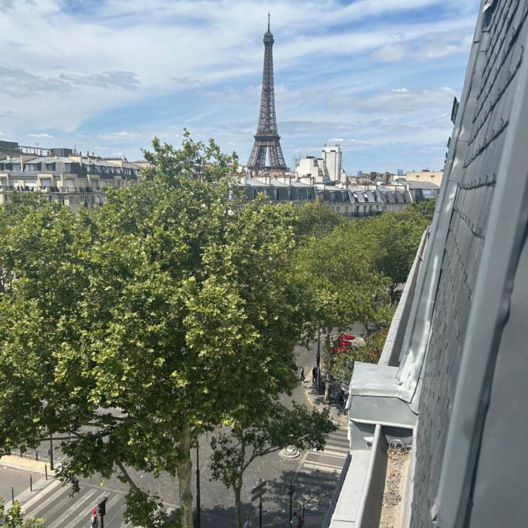 Eiffel Yard Hotel - Junior Suite - Eiffel Tower Side View - 15