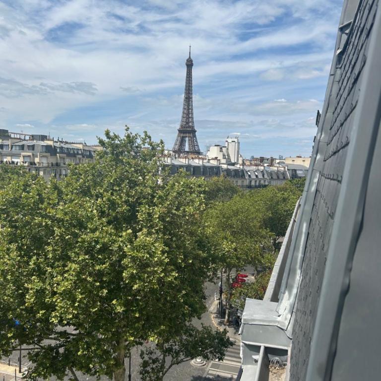 Eiffel Yard Hotel - Junior Suite - Eiffel Tower Side View - 16