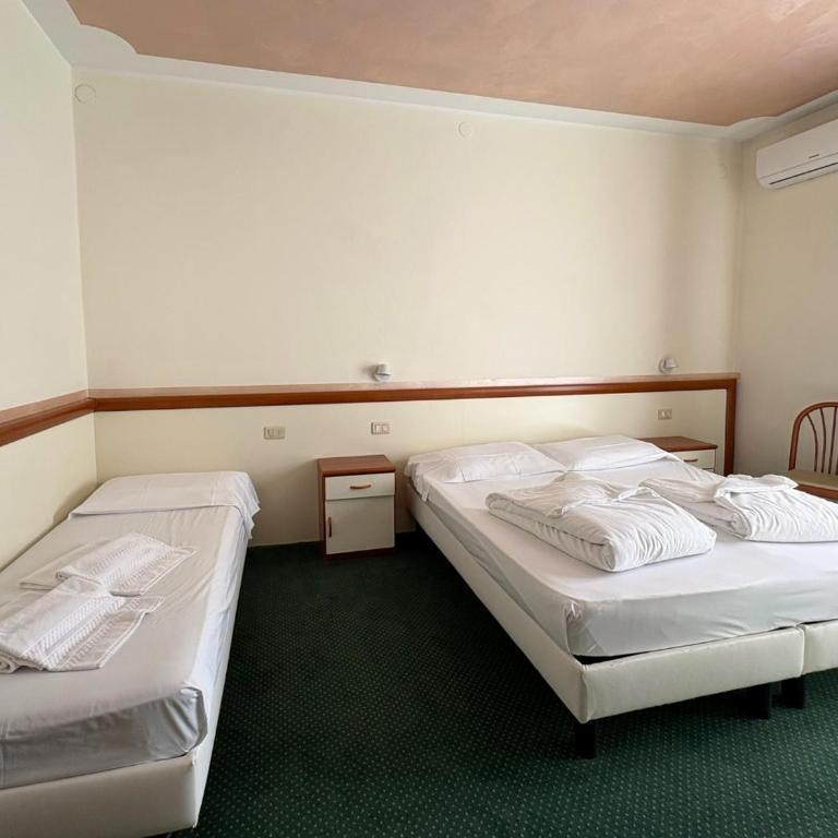 Hotel Bristol - Camera Tripla Standard - 10