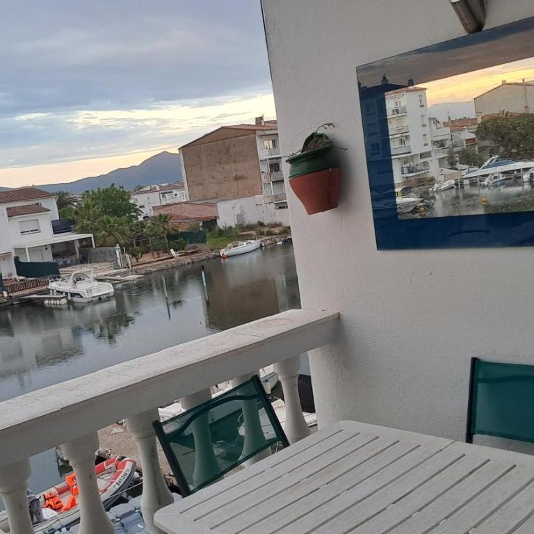 Appartement PORT EMPORDA balcon vue marina barbecue clim wifi - Apartment mit 1 Schlafzimmer, Balkon und Aussicht auf das Wasser - 3