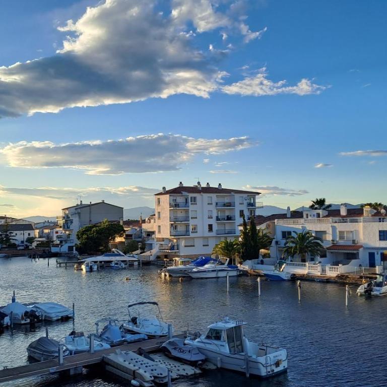 Appartement PORT EMPORDA balcon vue marina barbecue clim wifi - Apartment mit 1 Schlafzimmer, Balkon und Aussicht auf das Wasser - 2