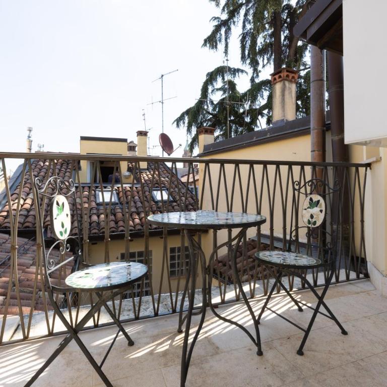 BolognaRoomscom - Santo Stefano Apartments - Studio with Terrace, Panoramic View and Lift - 2