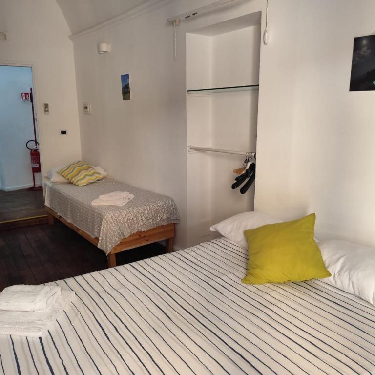 Munaciello Rooms - Twin Room with Balcony - 5