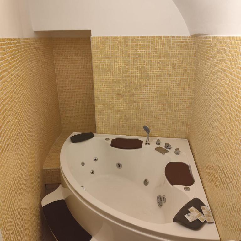 Munaciello Rooms - Luxury Quadruple Room - 9