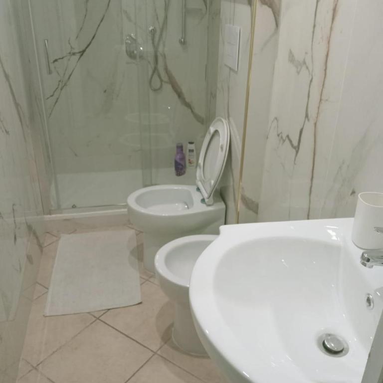 Neelaba - Camera Matrimoniale con Bagno Privato - 4