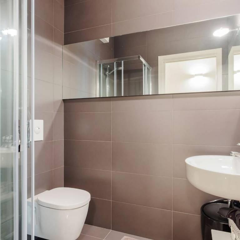 Modern Stylish Apartment with Garage near Fiera - Two-Bedroom Apartment - 7