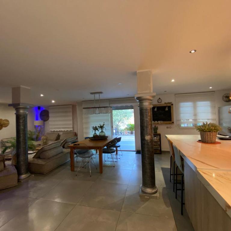 Villa avec piscine - Haus mit 4 Schlafzimmern - 23