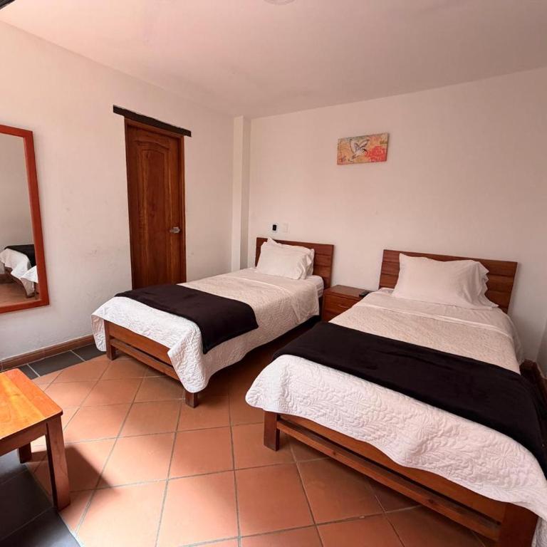 HOTEL SPA Villasaurio - Habitación Doble con baño - 2 camas - 4