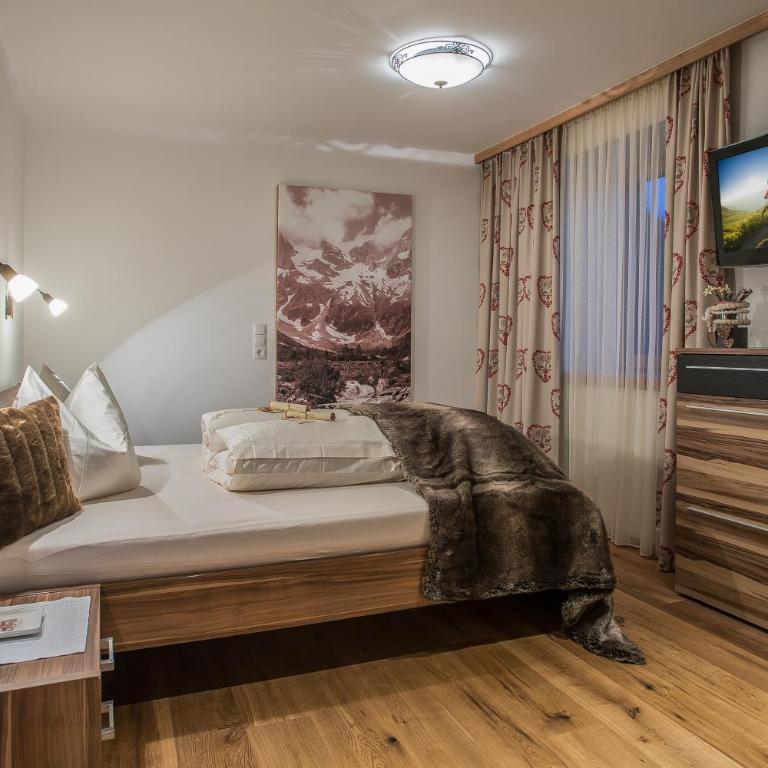 Brixnerhof im Zillertal - Doppelzimmer mit Bergblick – Familienzimmer - 3