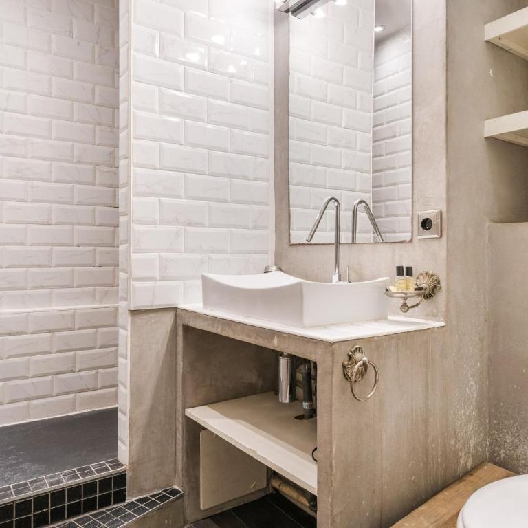 Herbouville - Superior One-Bedroom Apartment with Balcony - 19