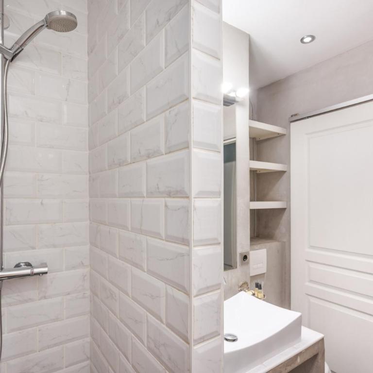 Herbouville - Superior One-Bedroom Apartment with Balcony - 20