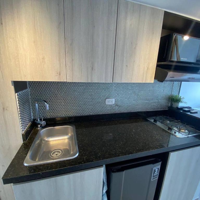 VIP Nomad Nest in New PH with Air C, Kitchen, steps to Metroplus - Apartment - 4