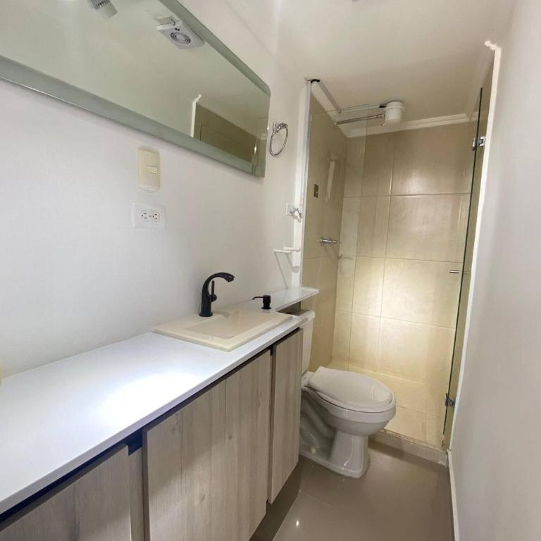 VIP Nomad Nest in New PH with Air C, Kitchen, steps to Metroplus - Apartment - 12