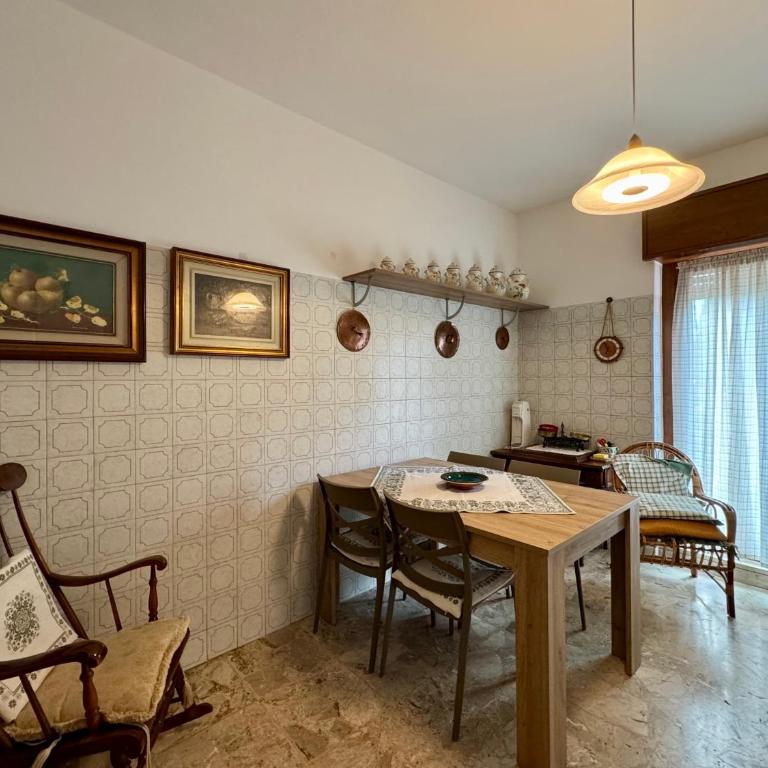 1Dest - Garda Vintage - Appartamento con 2 Camere da Letto e Balcone - 13