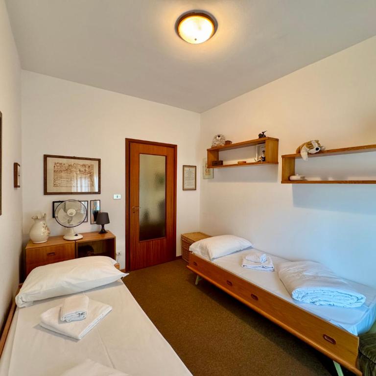1Dest - Garda Vintage - Appartamento con 2 Camere da Letto e Balcone - 16