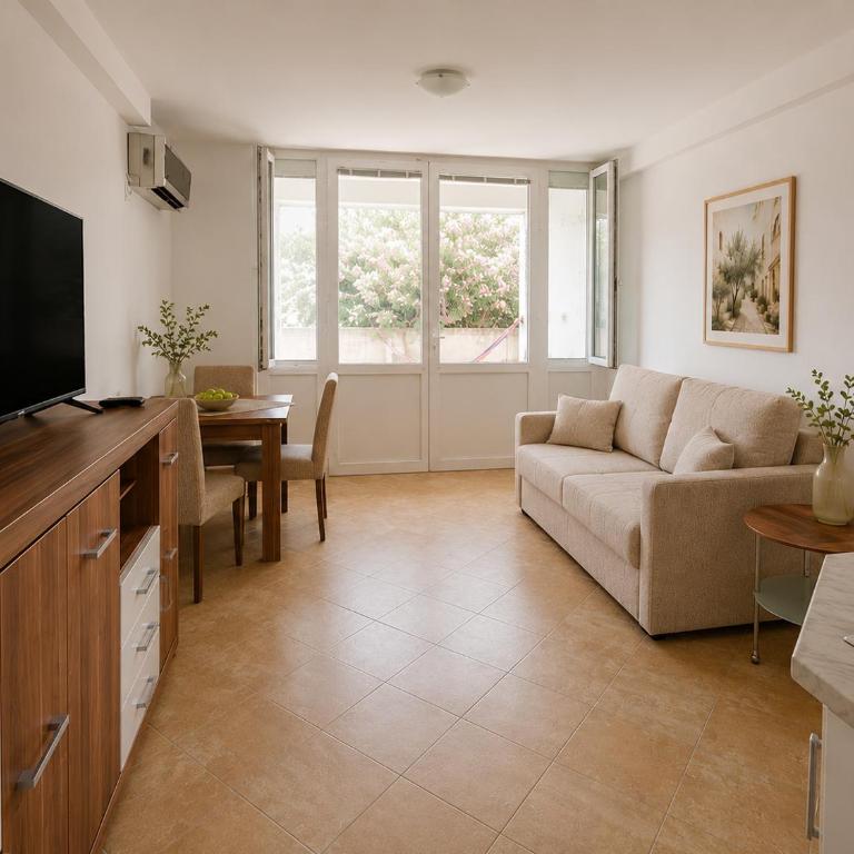 Oleander Garden Apartment with Free Parking - One-Bedroom Apartment - 3