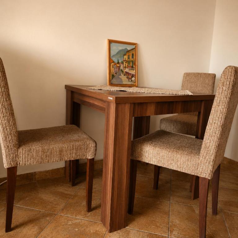 Oleander Garden Apartment with Free Parking - One-Bedroom Apartment - 4