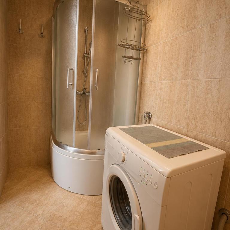 Oleander Garden Apartment with Free Parking - One-Bedroom Apartment - 9