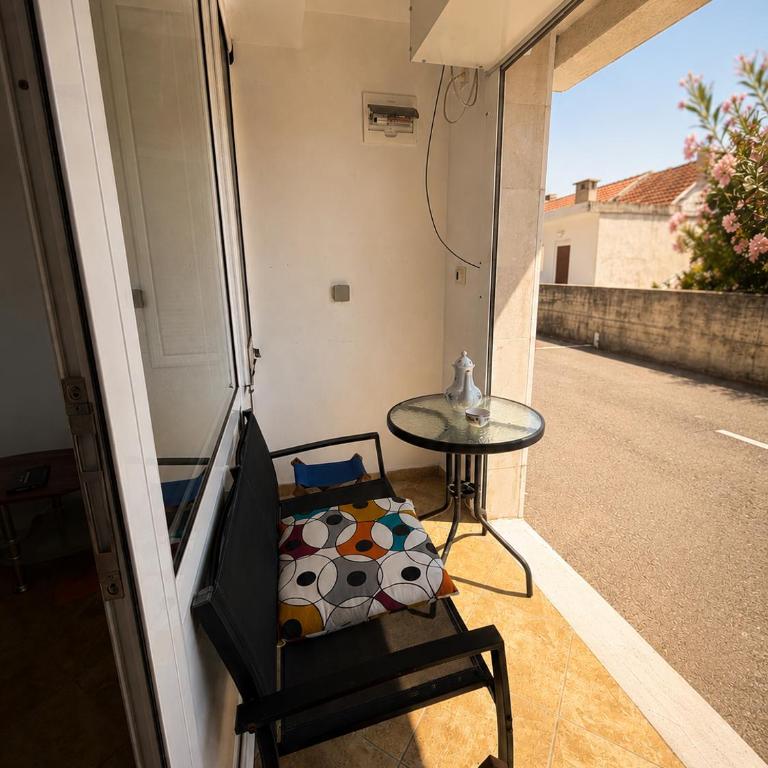 Oleander Garden Apartment with Free Parking - One-Bedroom Apartment - 8