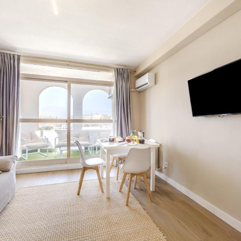 AlmeriaSuite Roquetas Apartment with Terrace - One-Bedroom Apartment with Terrace - 12