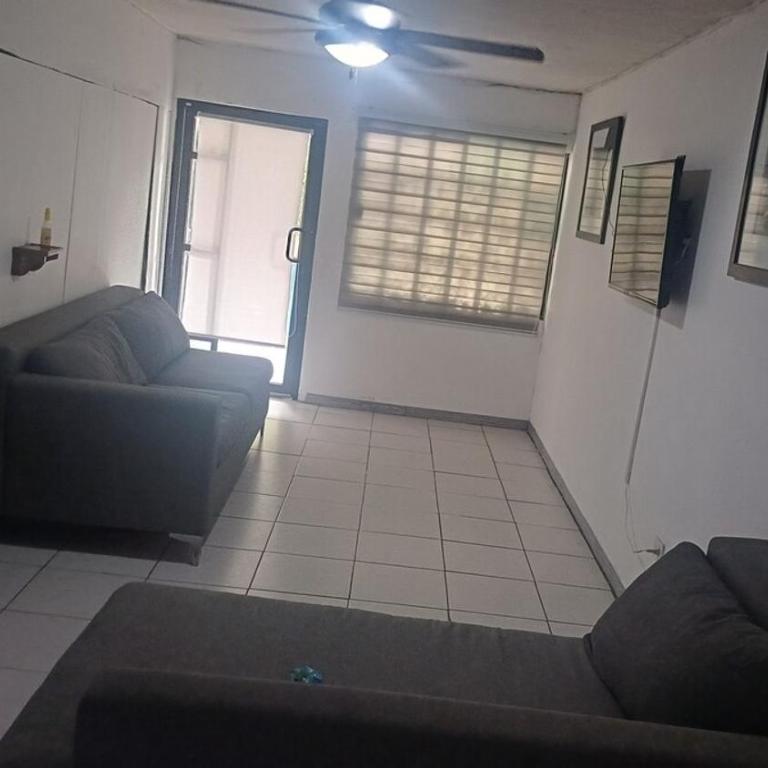 Spacious home near the airport - Casa con 1 dormitorio - 7